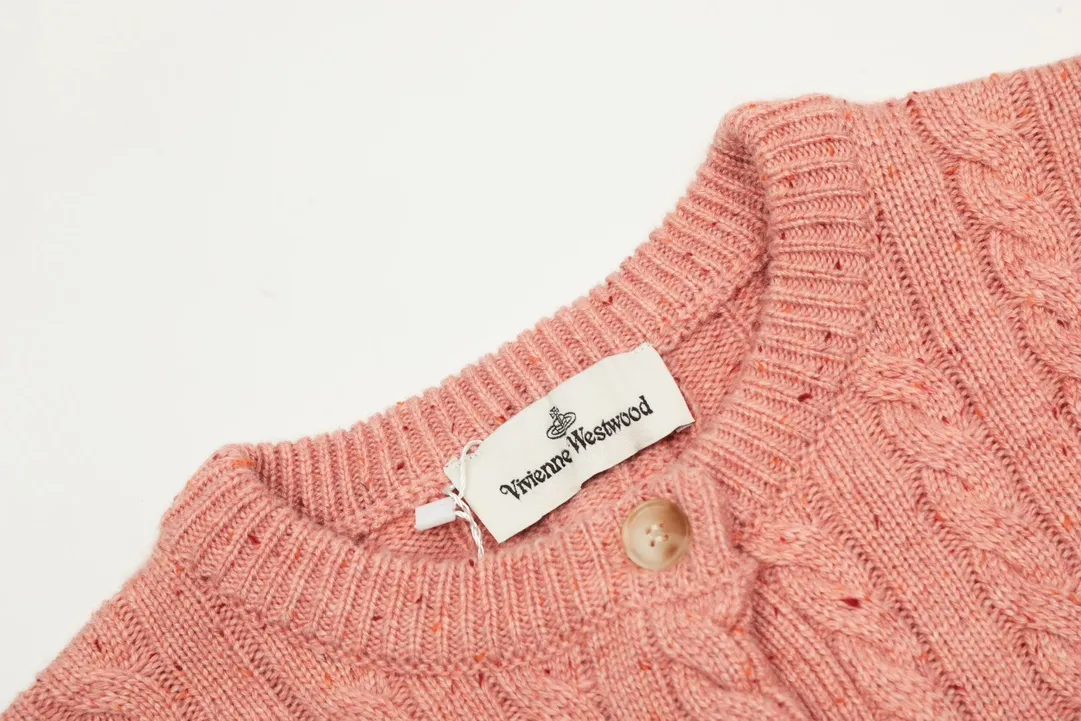 vivienne west wood Vivienne heavy duty twist multi-color classic cardigan knitted sweater wool 2024 autumn latest🧩 15% merino cotton wool 85% wool blend 🧩Correct Italian🇮🇹100% wool washed wheat logo Size: S -M- L Color: white, dark gray, blue, watermelon red